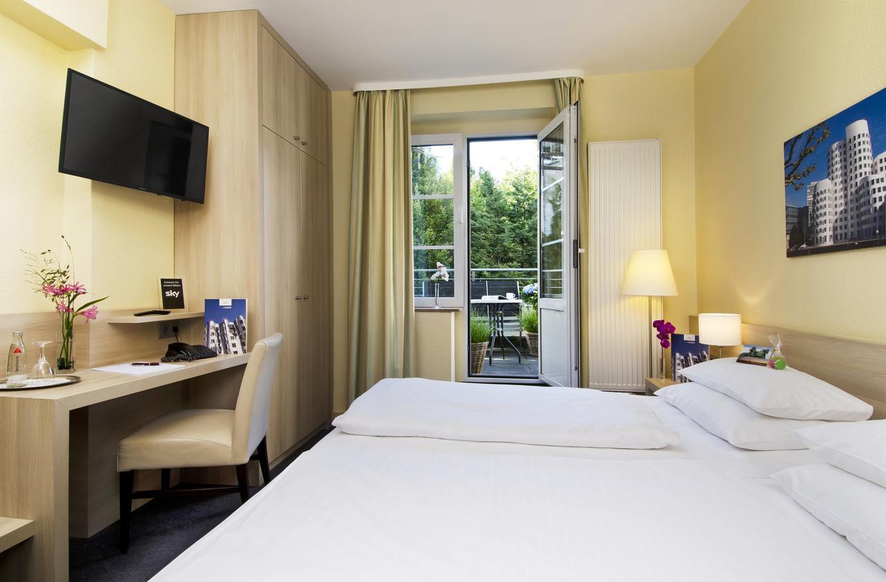 Hotel Am Hofgarten Dusseldorf Bagian luar foto