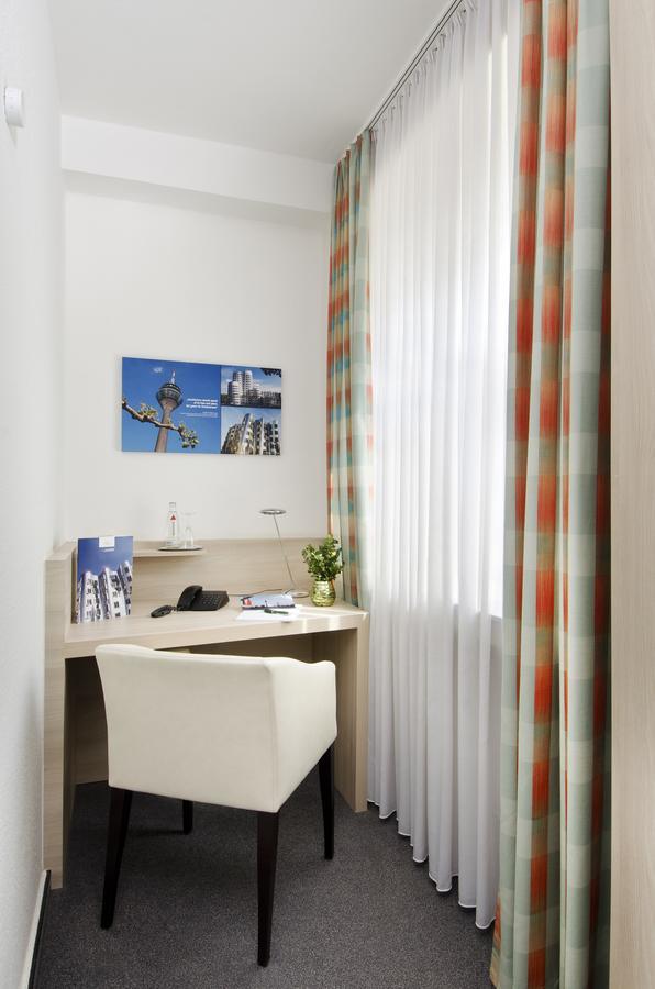 Hotel Am Hofgarten Dusseldorf Bagian luar foto