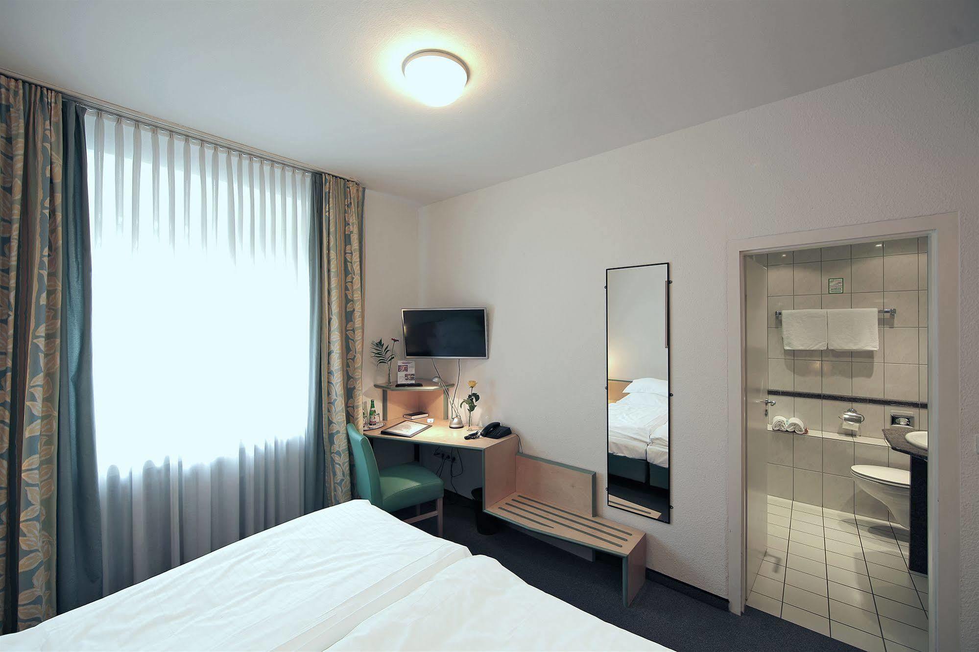 Hotel Am Hofgarten Dusseldorf Bagian luar foto