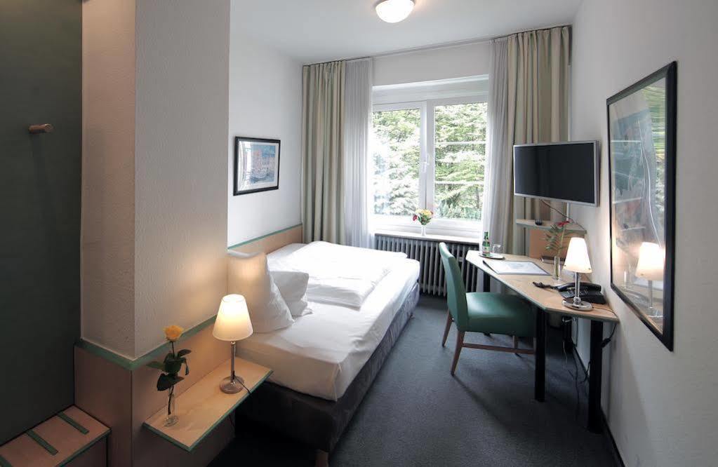 Hotel Am Hofgarten Dusseldorf Bagian luar foto